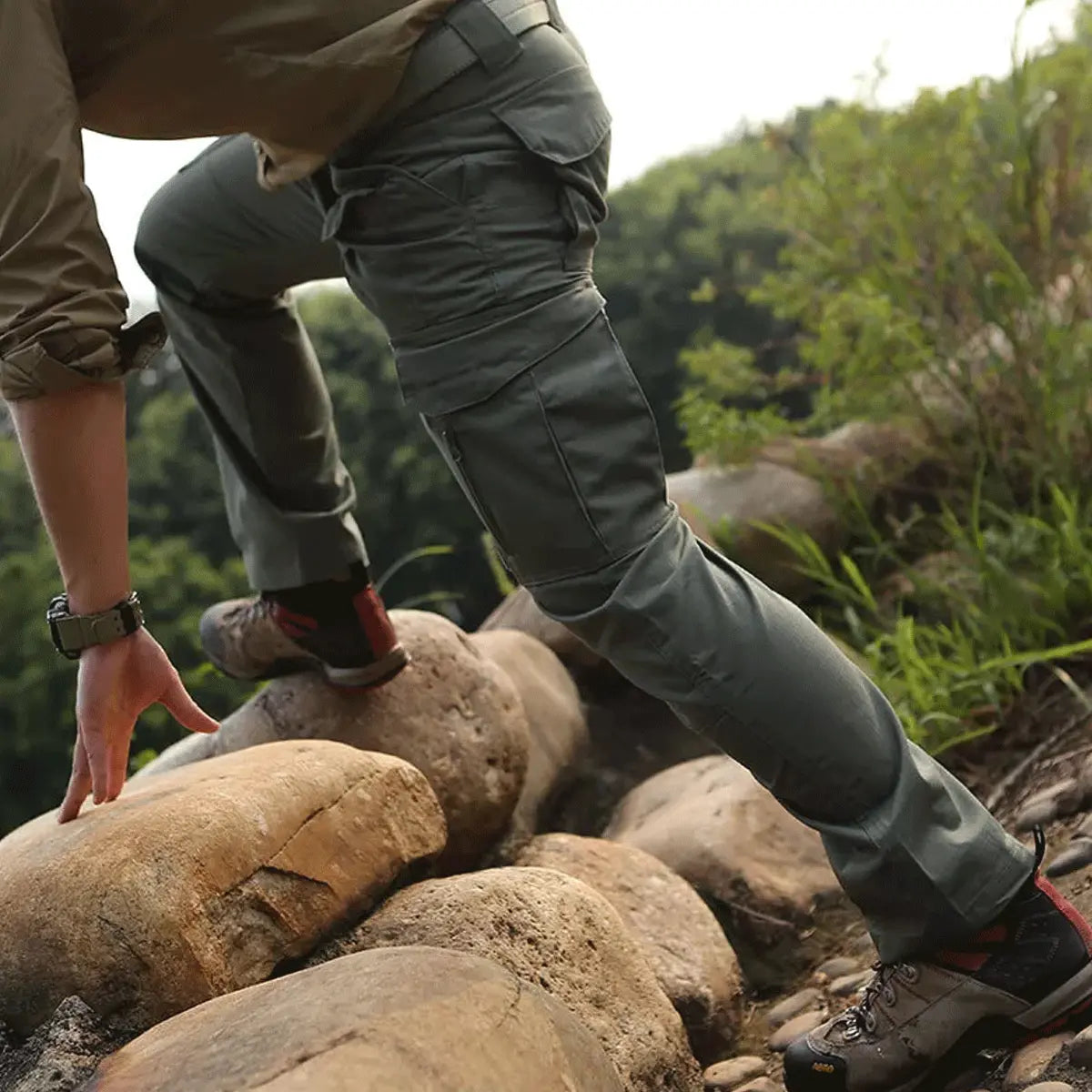 Battle-Ready Tactical Trousers with Free Belt – Gear Up for Action!